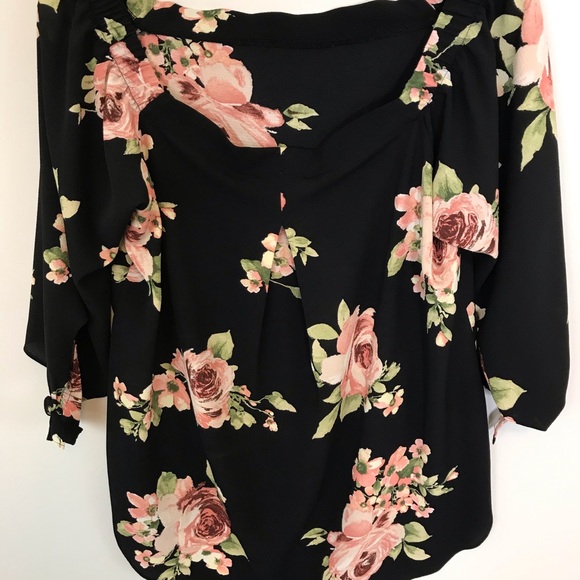🌸 Floral print off the shoulder blouse 🌺 - Picture 5 of 6